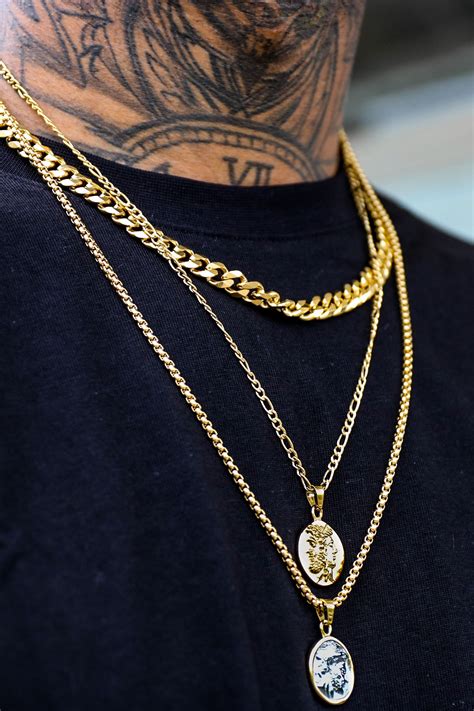 gucci mens gold necklace with pendant